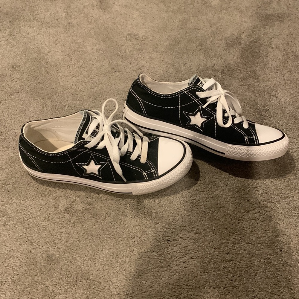 Converse tennis shoes - Picture 3 of 6